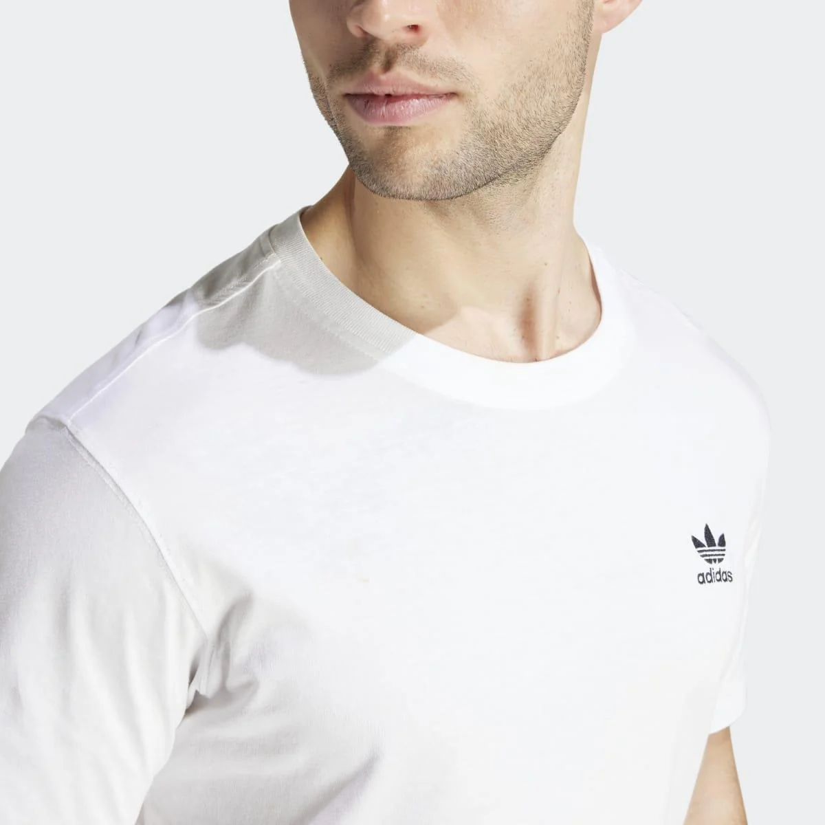 Camiseta Casual Hombre Essential Tee adidas Sportswear - Image 4
