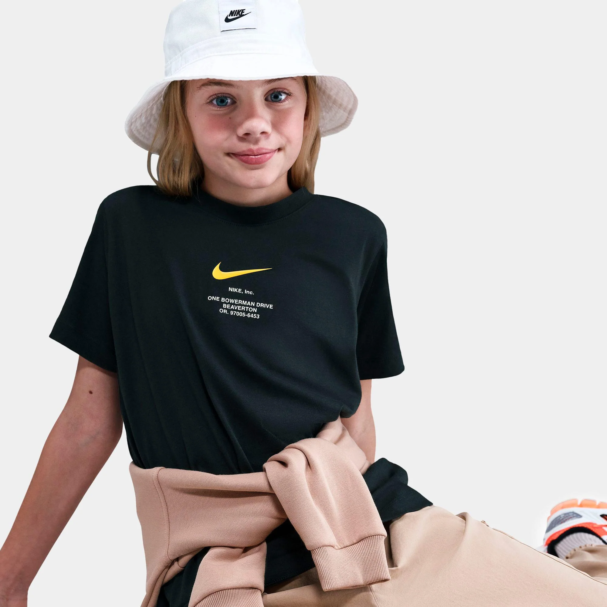 Camiseta Nike Sportswear Big Kids' - Image 4