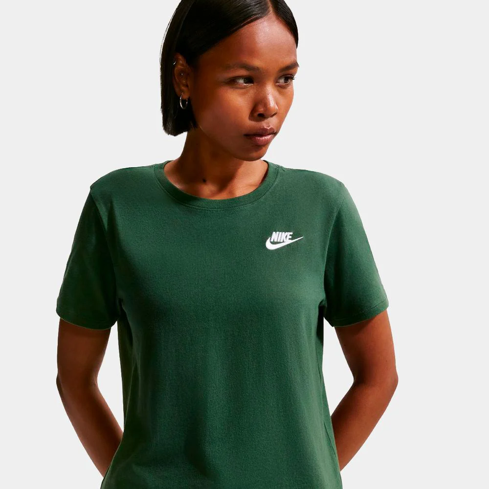 Camiseta  Nike Sportswear Club Essentials - Mujer - Image 3