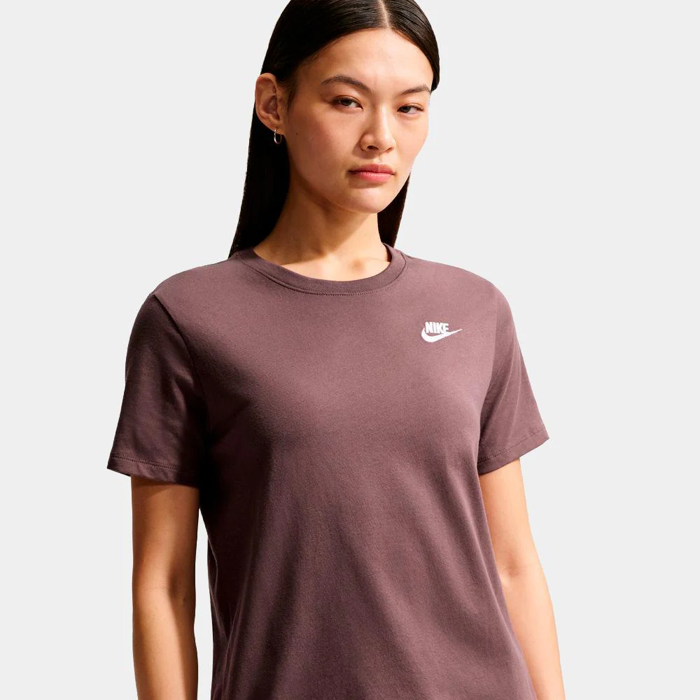 Camiseta  Nike Sportswear Club Essentials - Mujer - Image 3