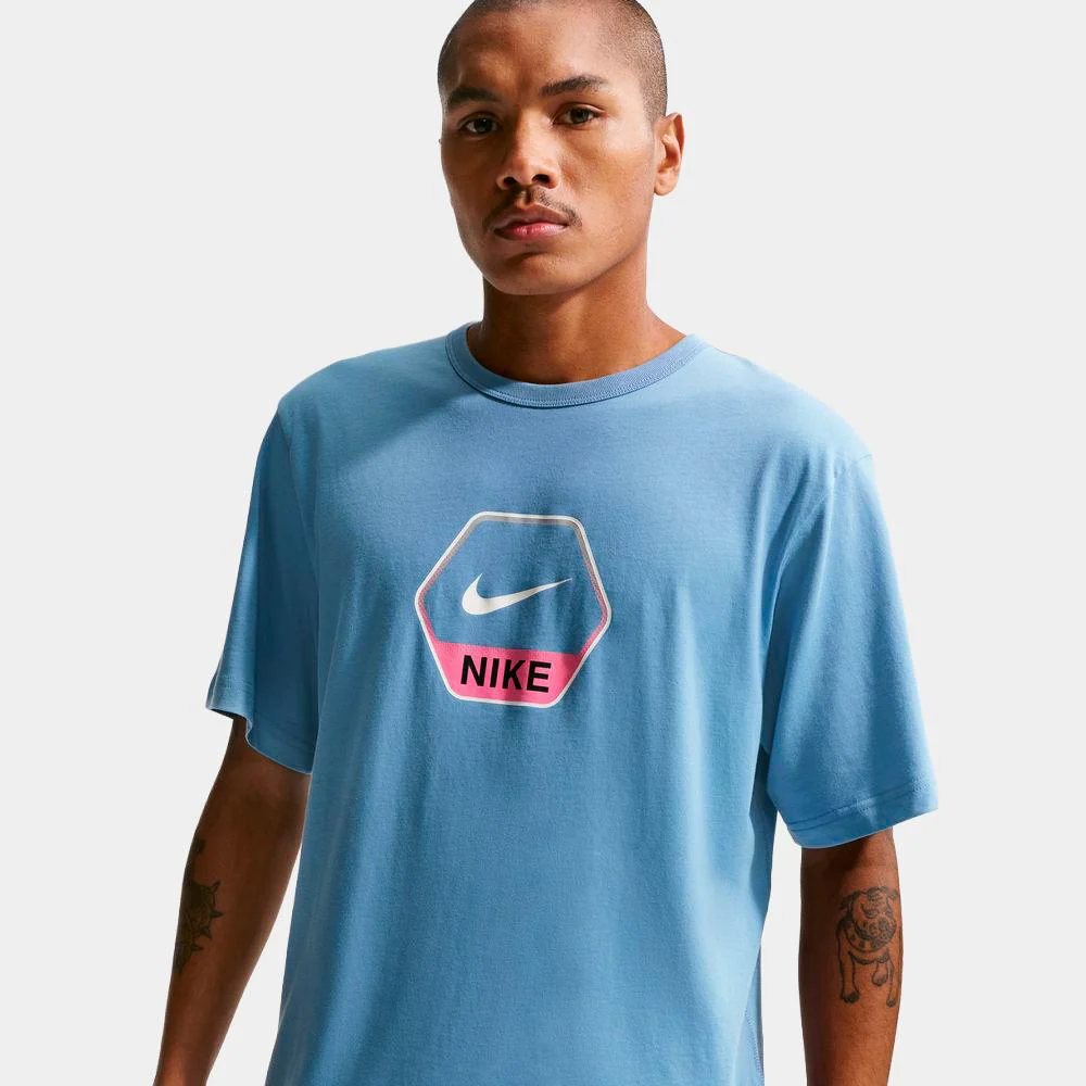 Camiseta Nike Sportswear Men's Graphic - Image 3