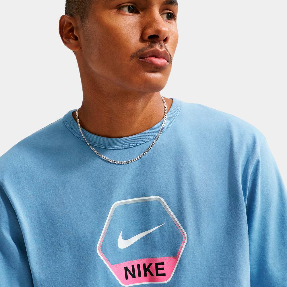 Camiseta Nike Sportswear Men's Graphic - Image 4