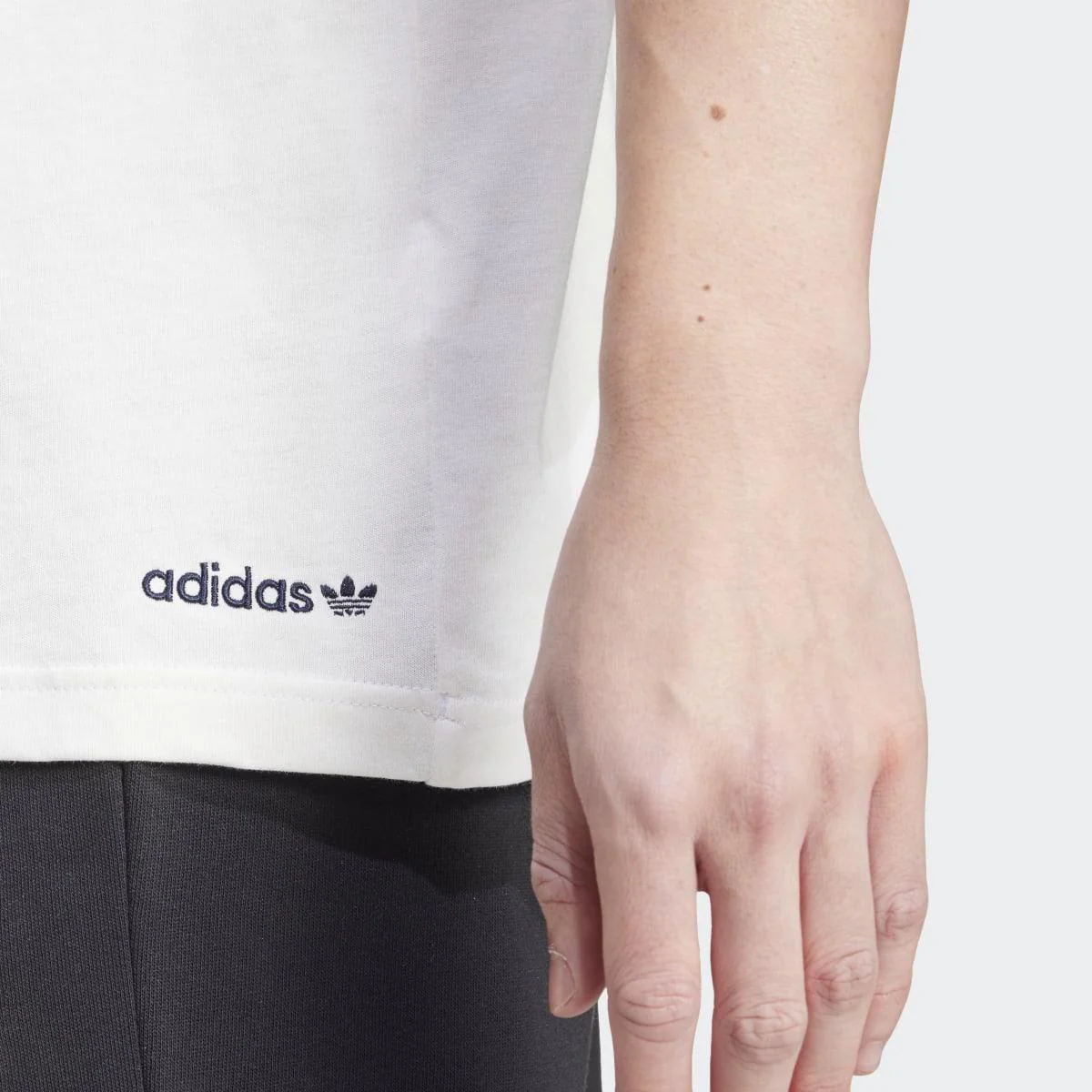 Camiseta Originals Hombre Grfx Tee adidas Originals - Image 5