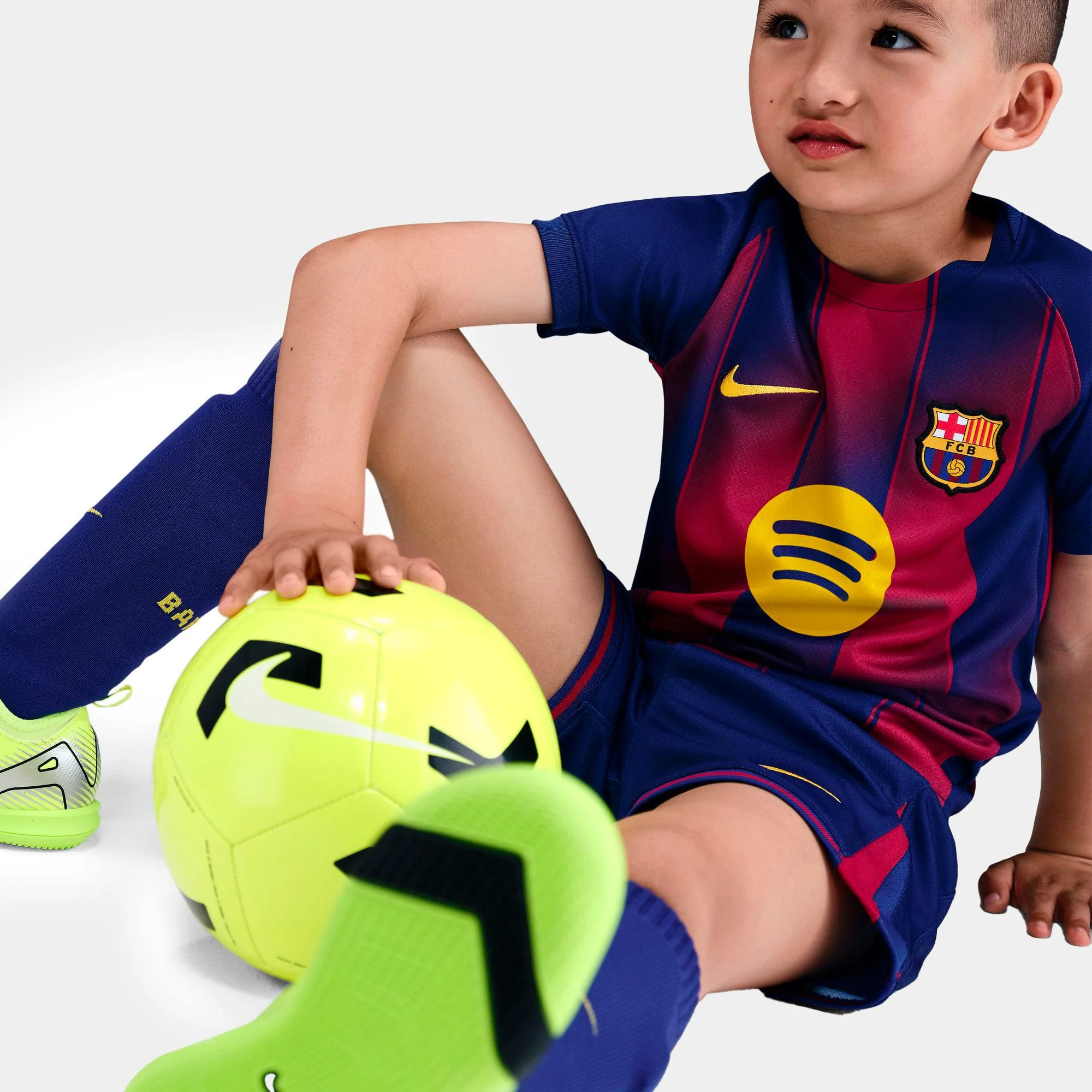 Conjunto Nike Fc Barcelona 2025/26 Stadium Home Little Kids' 3-Piece Kit - Image 3