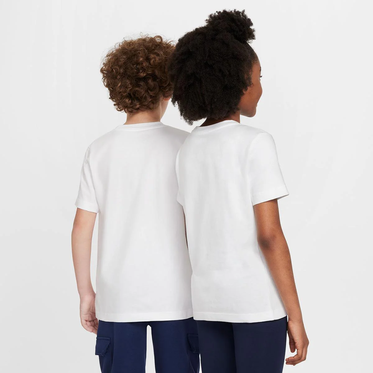 Camiseta Nike Sportswear Big Kids - Image 2