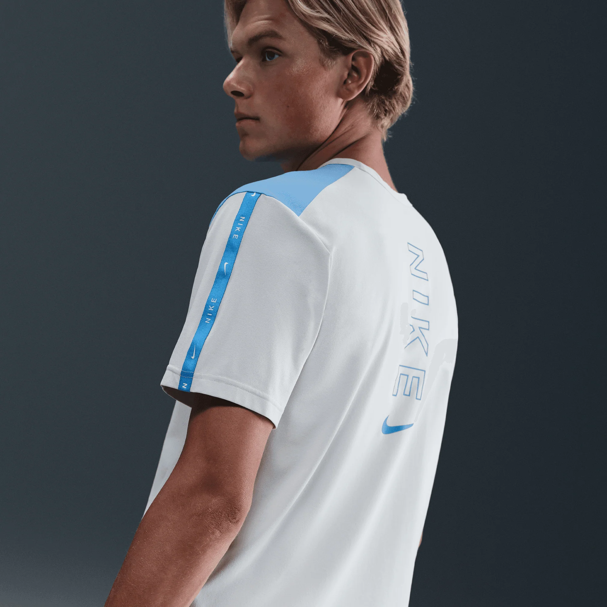 Nike Sportswear Camiseta DrI-Fit - Image 4