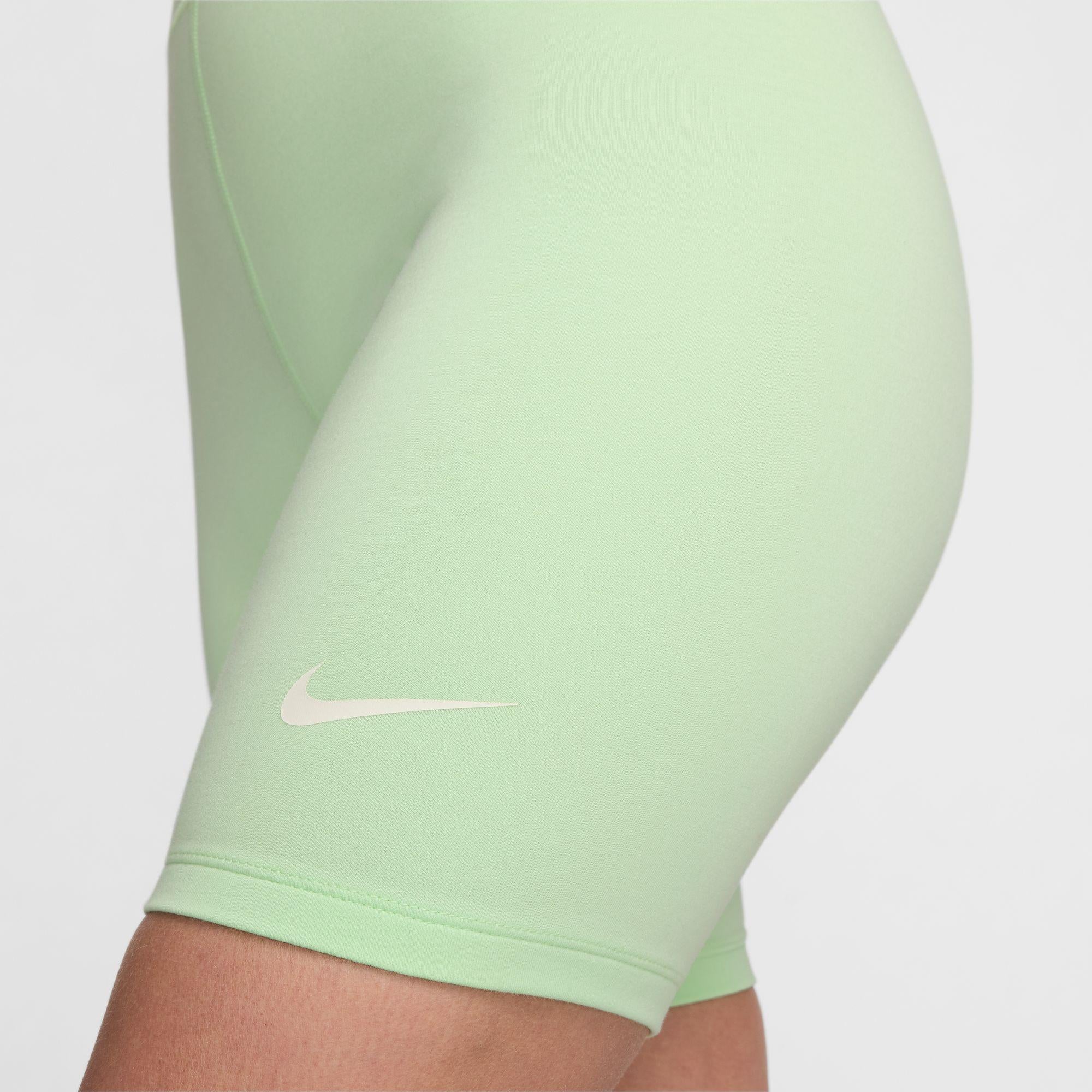 Mallas Cortas Nike Sportswear Classic De 20 cm Y Talle Alto - Mujer - Image 3