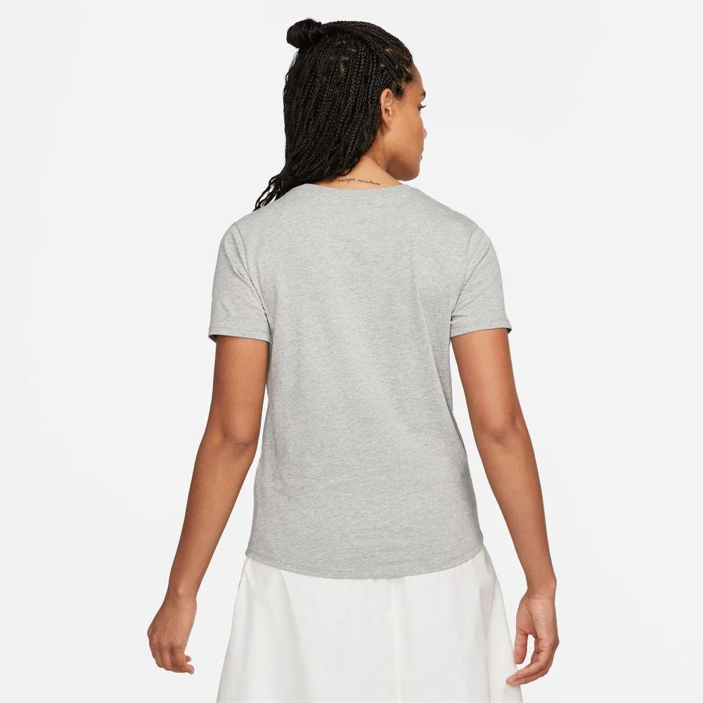 Nike Sportswear Club Essentials - Image 2