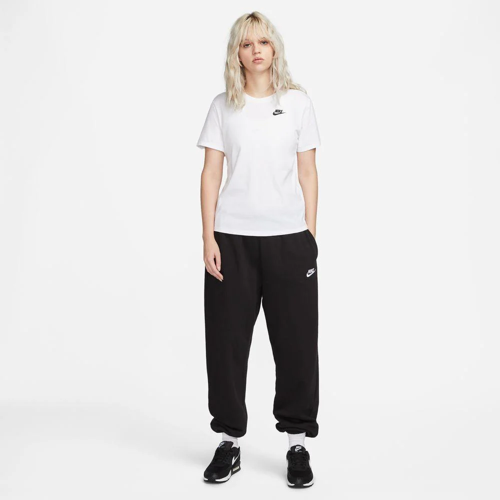 Camiseta  Nike Sportswear Club Essentials - Mujer - Image 5
