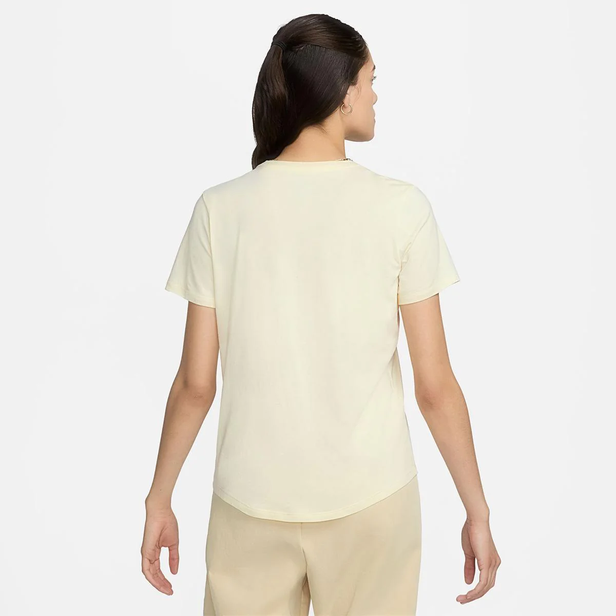 Nike Sportswear Club Essentials - Image 2