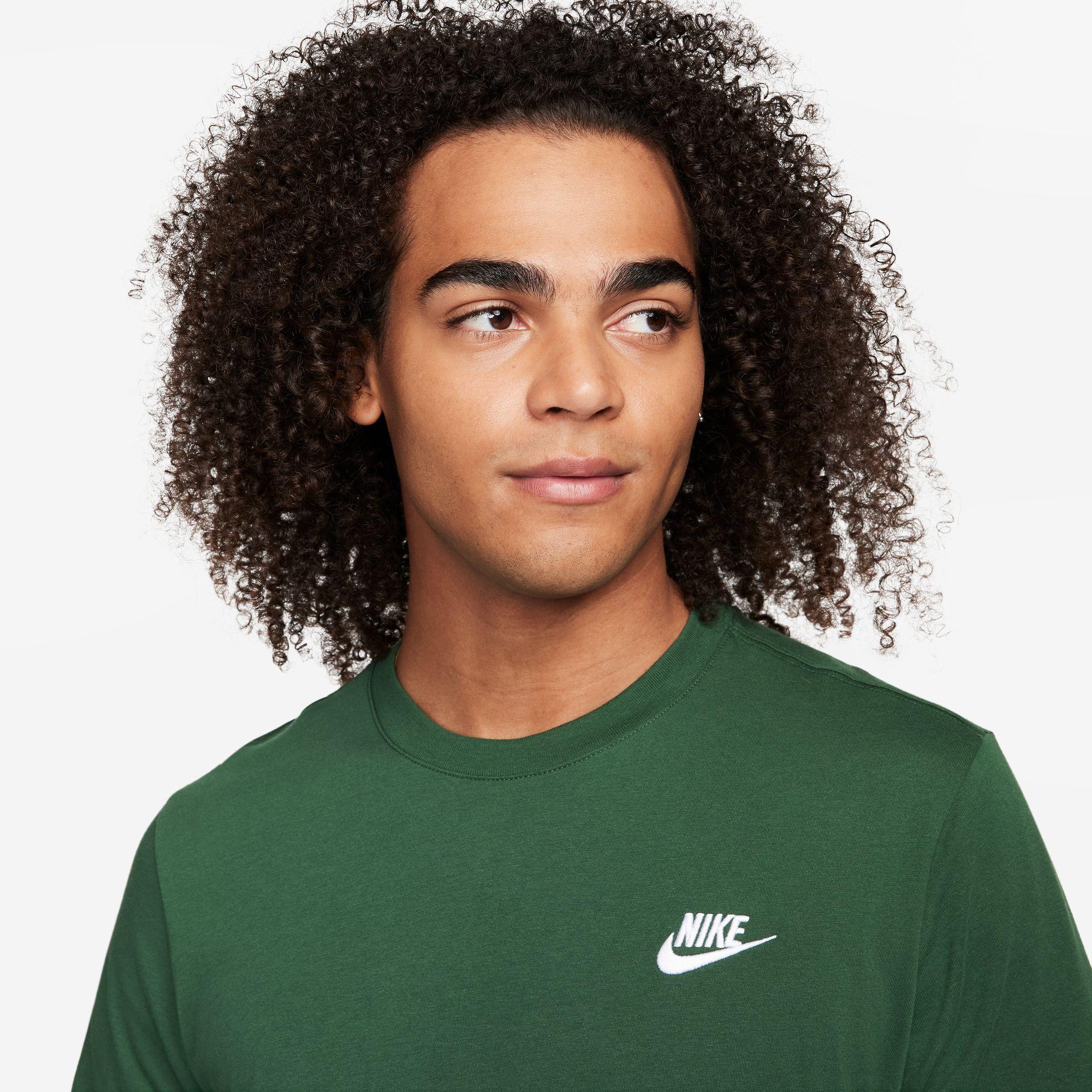 Nike Sportswear Club Men's T-Shirt - Image 3