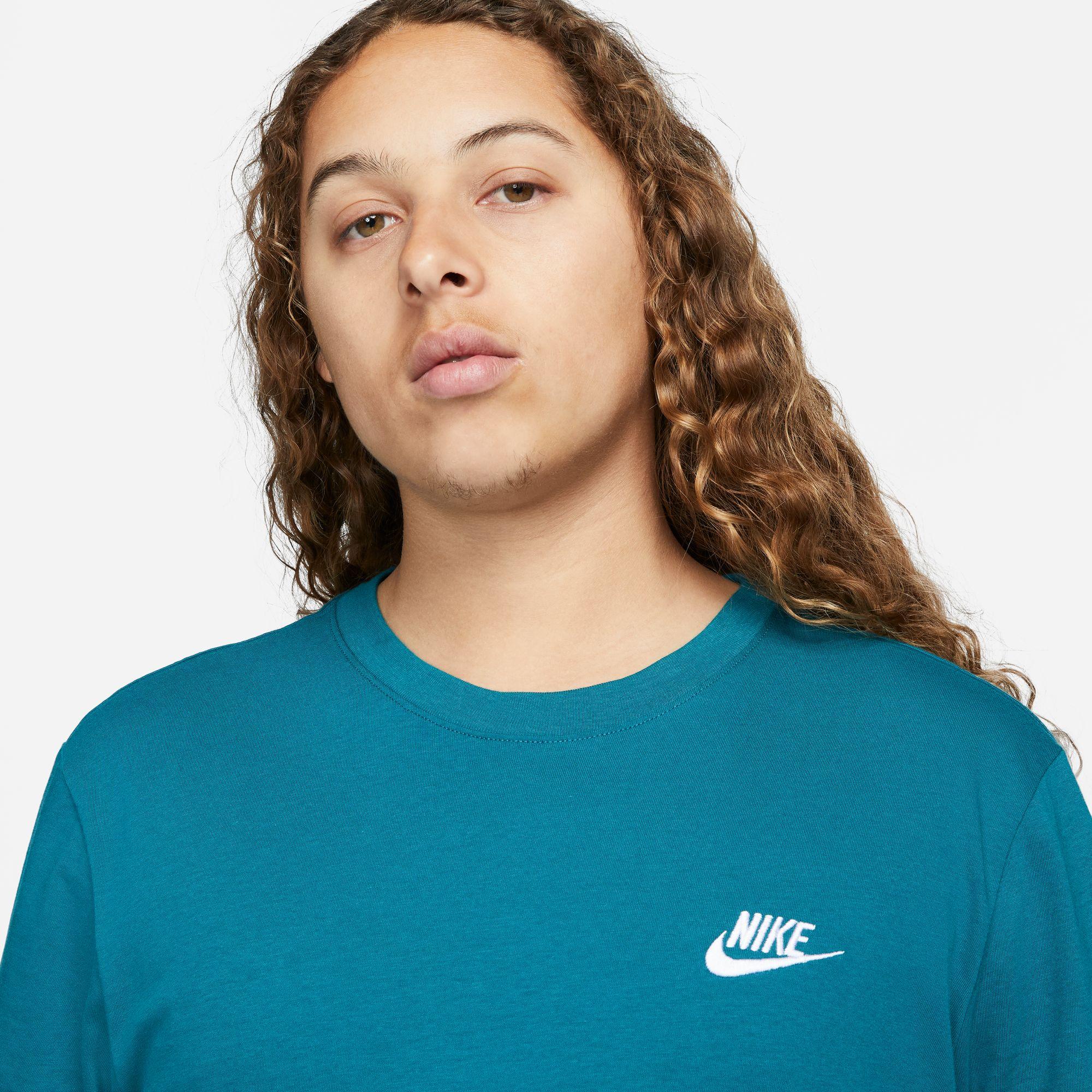 Nike Sportswear Club Men's T-Shirt - Image 3