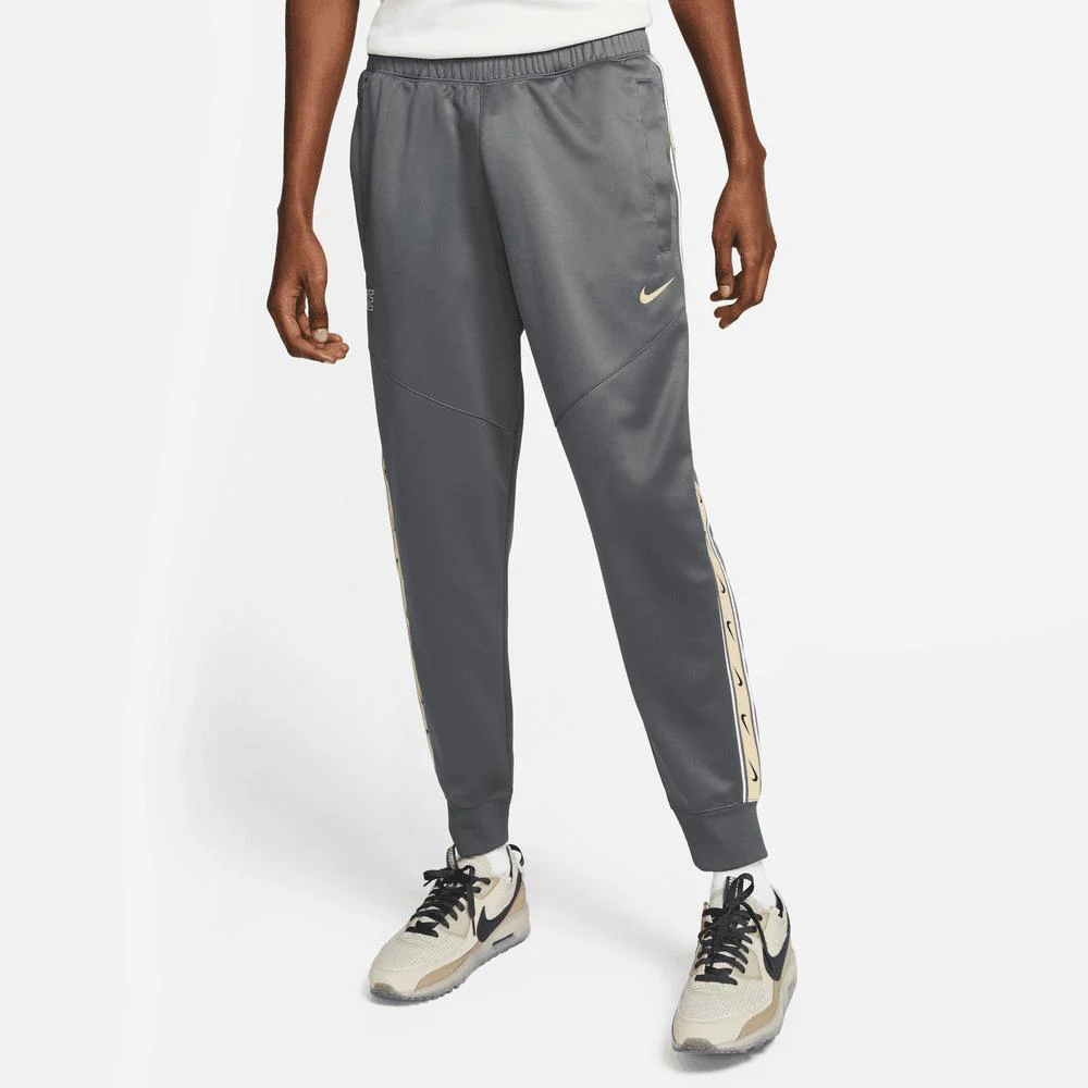 Nike Sportswear Repeat
